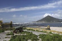 Dois pescadores resgatados com vida após embarcação ter virado perto da ilha de Ínsua