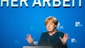 Merkel diz que Portugal tem demasiados licenciados