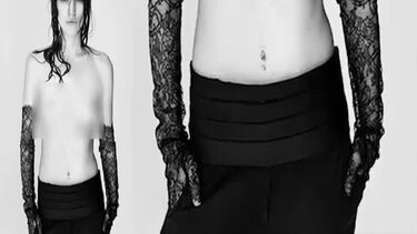 Keira Knightley protesta em topless