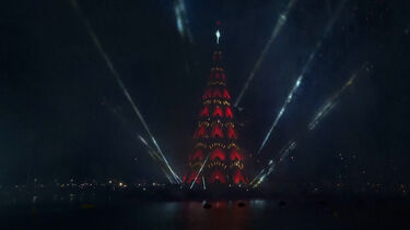 Emoção e fogo de artifício: Rio de Janeiro inaugura árvore de Natal flutuante na Enseada de Botafogo 