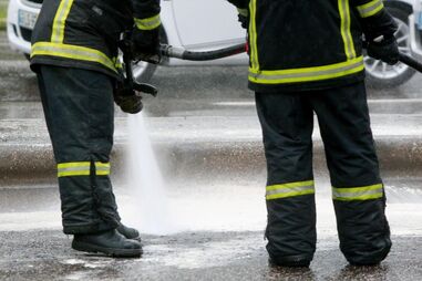Regimento Sapadores Bombeiros de Lisboa extinguiu as chamas 