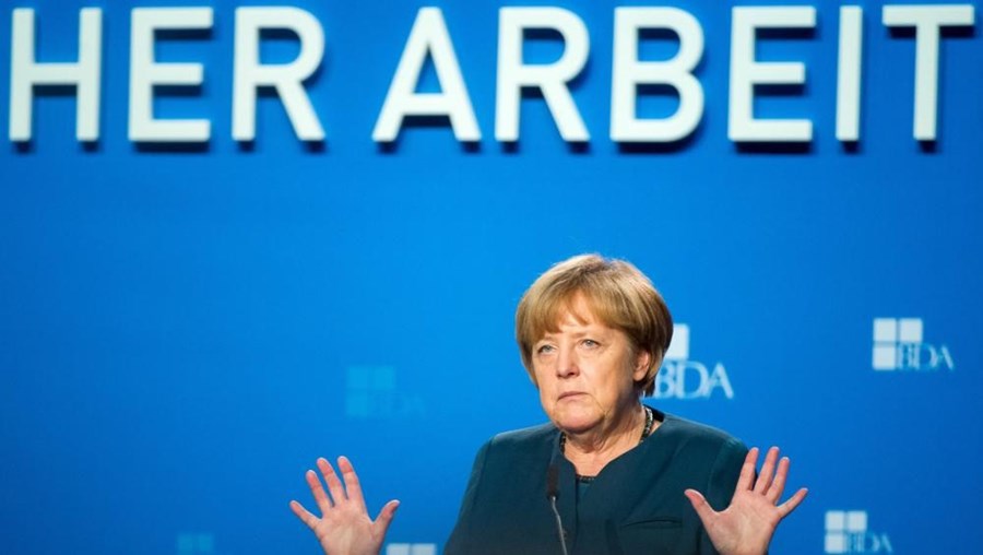 Angela Merkel discursa na confederação das associações patronais em Berlim, na Alemanha