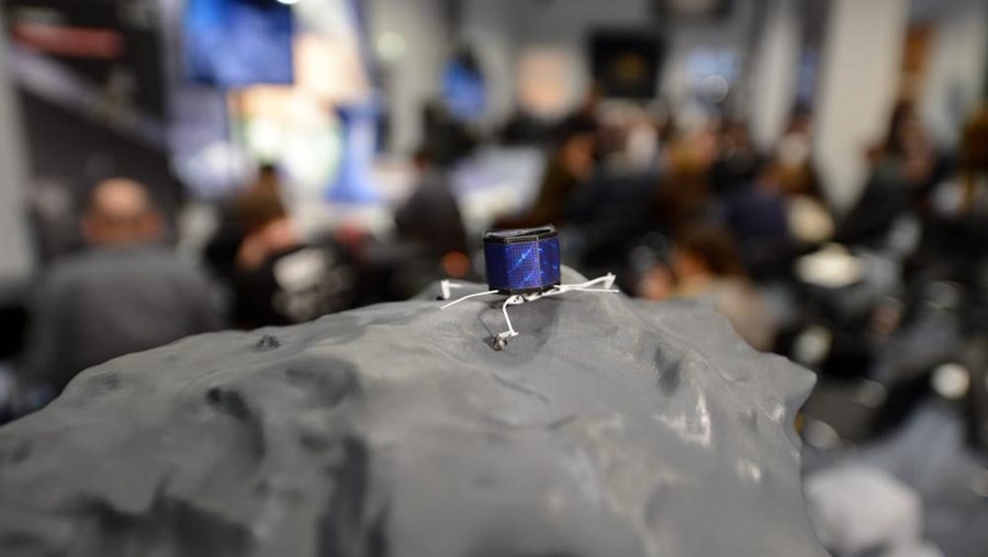 "Todos os instrumentos científicos aos quais demos ordem para trabalhar funcionaram corretamente", disse o chefe do projeto Rosetta 
