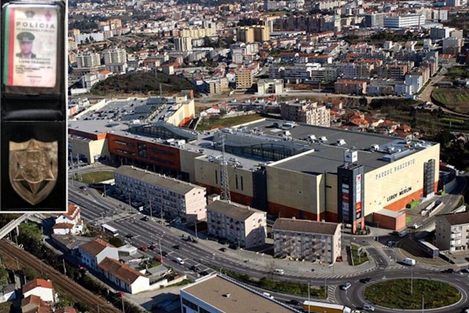 09-11-2014_00_44_06 13 n finge policia.jpg