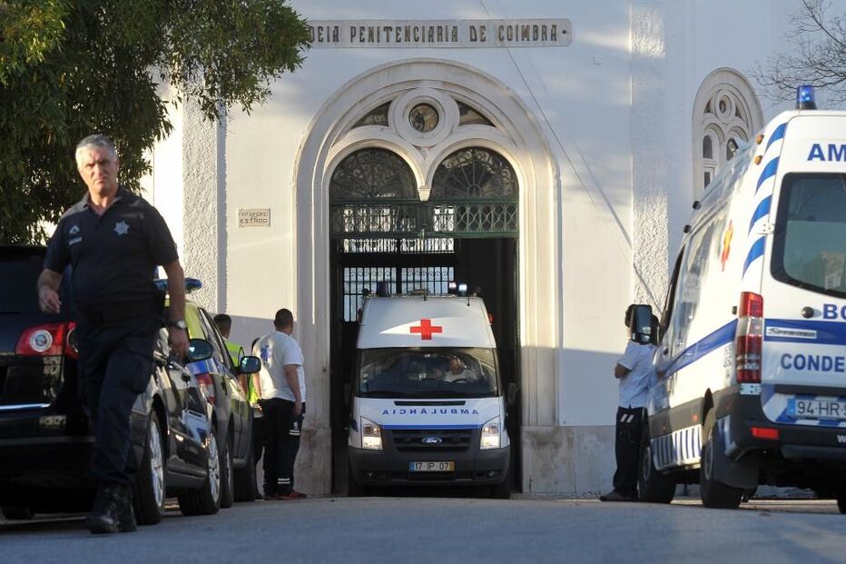 prisão, Estabelecimento Prisional de Coimbra, ambulâncias, polícia