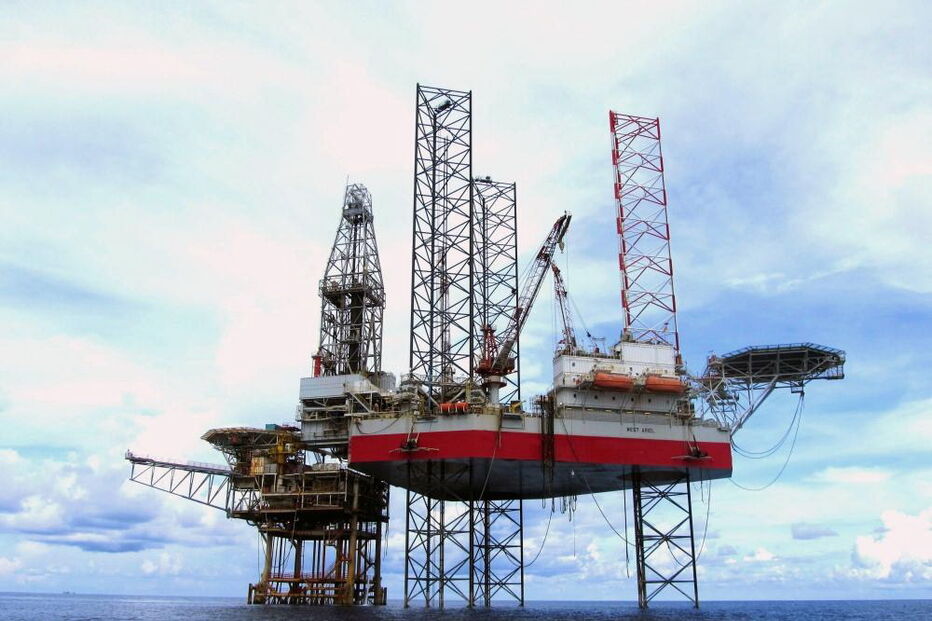 plataforma petrolífera, aço, coluna, Portugal