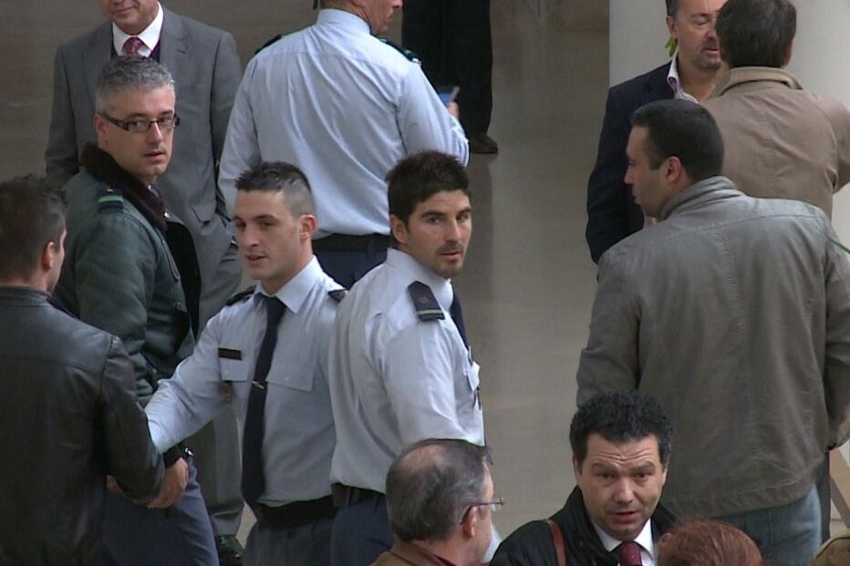 25-11-2014_21_31_54 17 sapatos palhaço.jpg