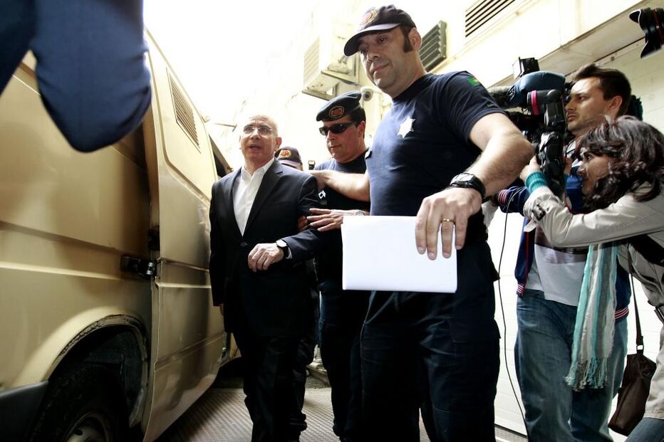 28-11-2014_19_25_51 Bruno colaço maio 2012 - O advogado à saída da prisão preventiva.jpg