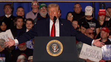 Discurso de Trump sobre combate à inflação transforma-se em queixa sobre imigrantes de países “imundos”   