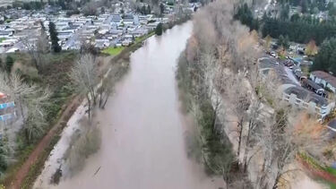 Chuva forte deixa várias zonas de Washington inundadas  