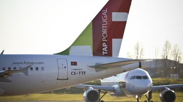 Avião da TAP que partia de São Paulo com destino a Lisboa aborta descolagem devido a cheiro intenso a óleo na cabine