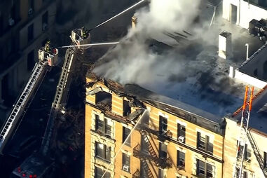 Incêndio em prédio em Nova Iorque deixa vários moradores e bombeiros feridos  