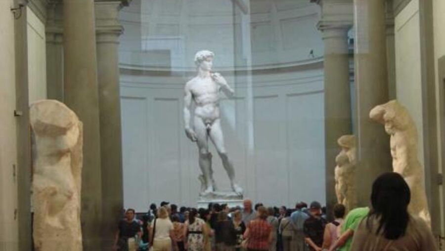 Estátua de Miguel Ângelo está exposta na Galeria da Academia de Florença, em Itália