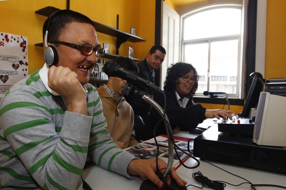 Discurso de Trump sobre combate à inflação transforma-se em queixa sobre imigrantes de países “imundos”   