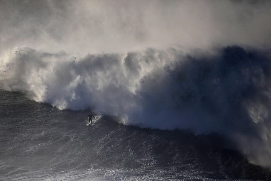nazaré, ondas gigantes, surf, agitação marítima, praia do norte, garrett mcnamara
