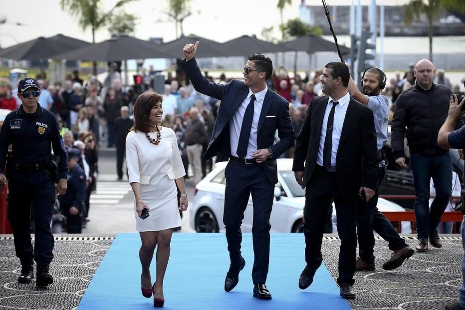21-12-2014_12_34_28 Ronaldo à chegada ao Parlamento da Madeira -Lusa.jpg