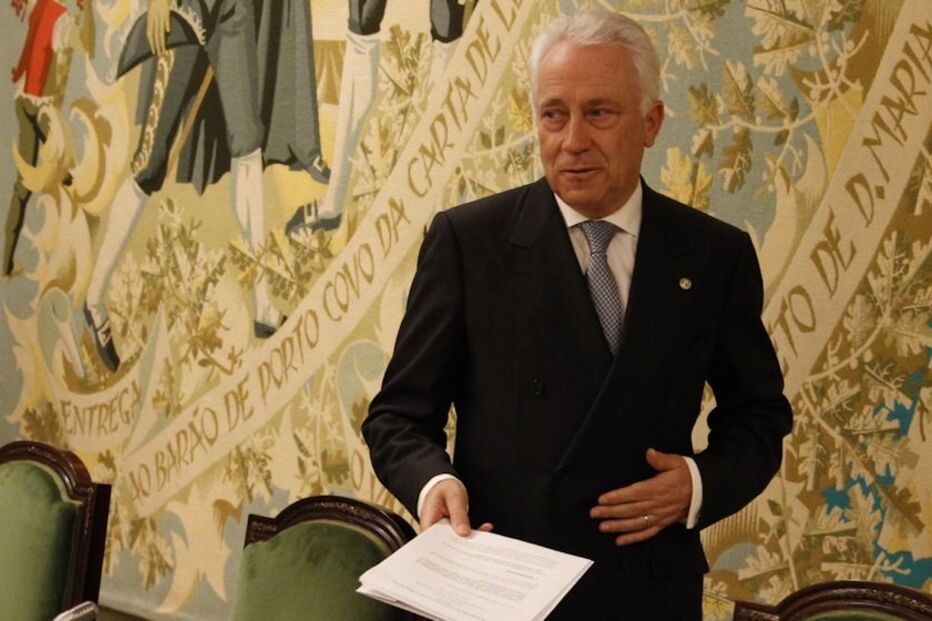 Carlos, Cosa, livra, novo, banco