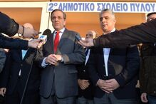 25-01-2015_12_39_24 9 - Antonis Samaras fala aos jornalistas depois de votar .JPG
