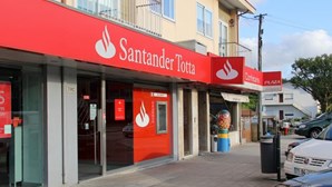 Ações do Santander a cair mais de 10%