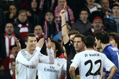 Estado de saúde de surfista português Alex Botelho agrava-se. Algarvio ligado a ventilação artificial