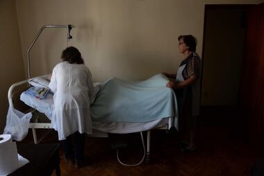 Mais de metade dos utentes morreram à espera de vaga em cuidados paliativos em 2024