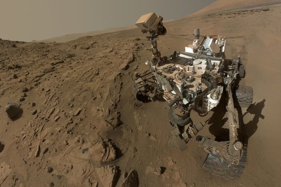 02-01-2015_16_29_16 1 - Curiosity component images combined into a self-portrait at drilling target Windjana.jpg