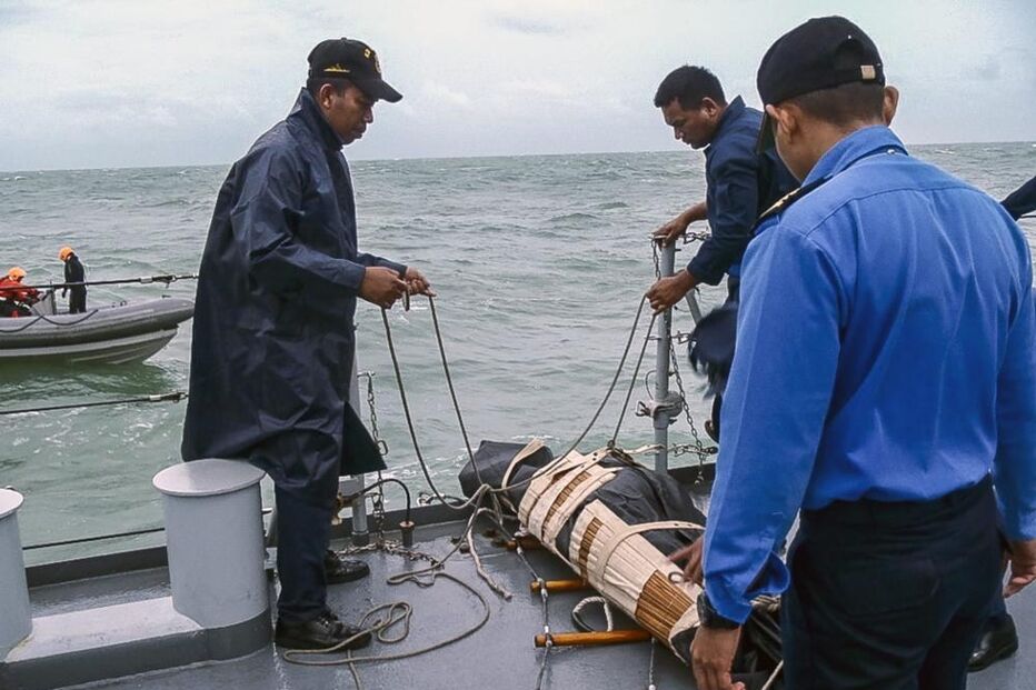 avião, Air Asia, desaparecido