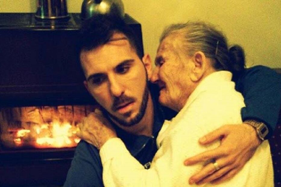 Giancarlo, neto, carrega, avó, braços, alzheimer