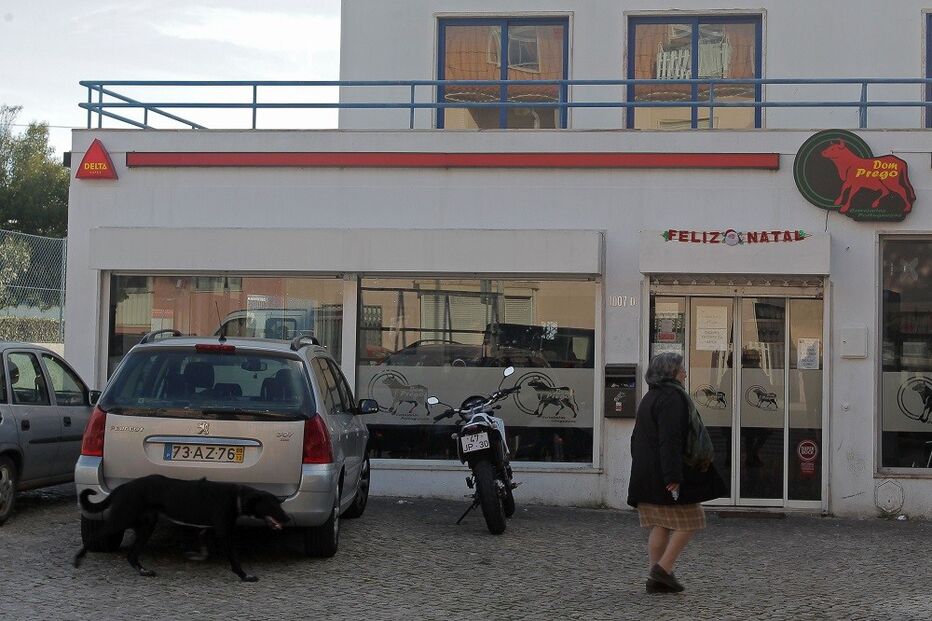 Gang, terror, restaurantes, pizzaria, dinheiro, uísque, estabelecimento, assalto