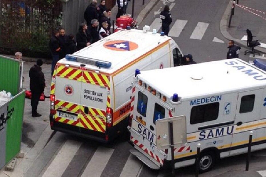 07-01-2015_12_04_43 ambulancias continuam a chegar a sede - twitter.jpg