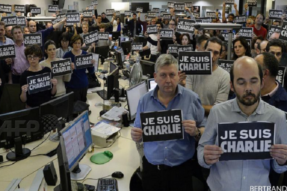 07-01-2015_18_42_31 charlie1 - redação da AFP.jpg