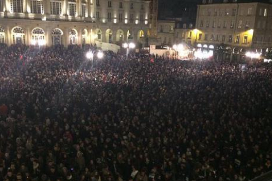 07-01-2015_18_43_09 charlie5 - ruas de paris.jpg