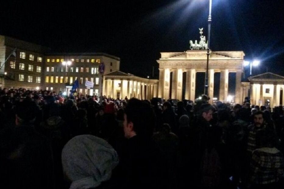 07-01-2015_18_43_18 charlie7 - manifestações em berlim.jpg