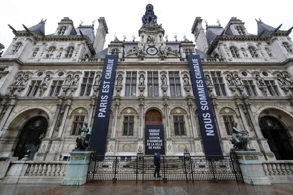 09-01-2015_17_09_37 paris city hall.JPG