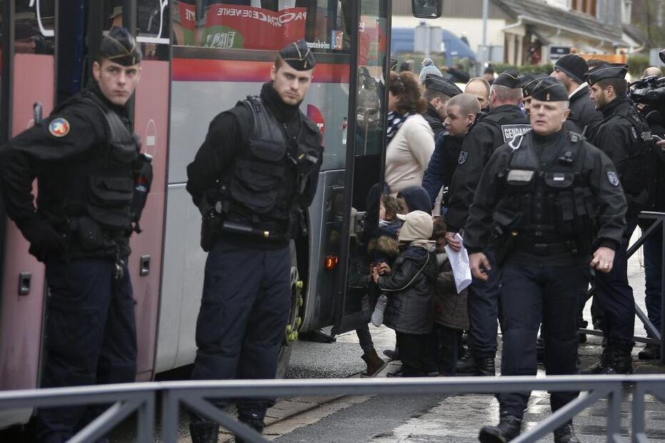 09-01-2015_17_09_50 policia crianças.JPG