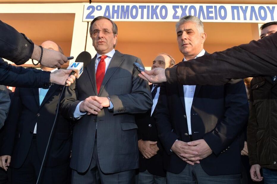 25-01-2015_12_39_24 9 - Antonis Samaras fala aos jornalistas depois de votar .JPG