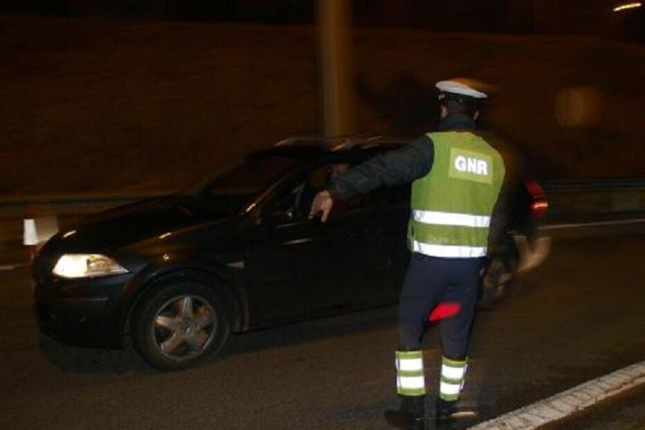 GNR, fiscalização, noite, carro