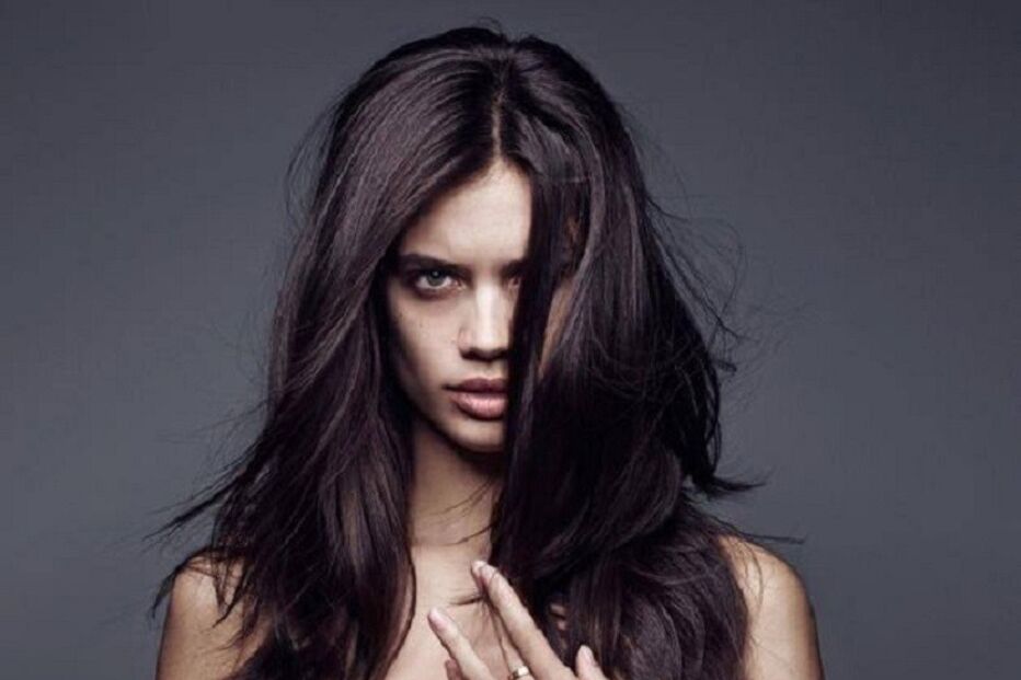 28-01-2015_15_12_12 saratopless1.jpg