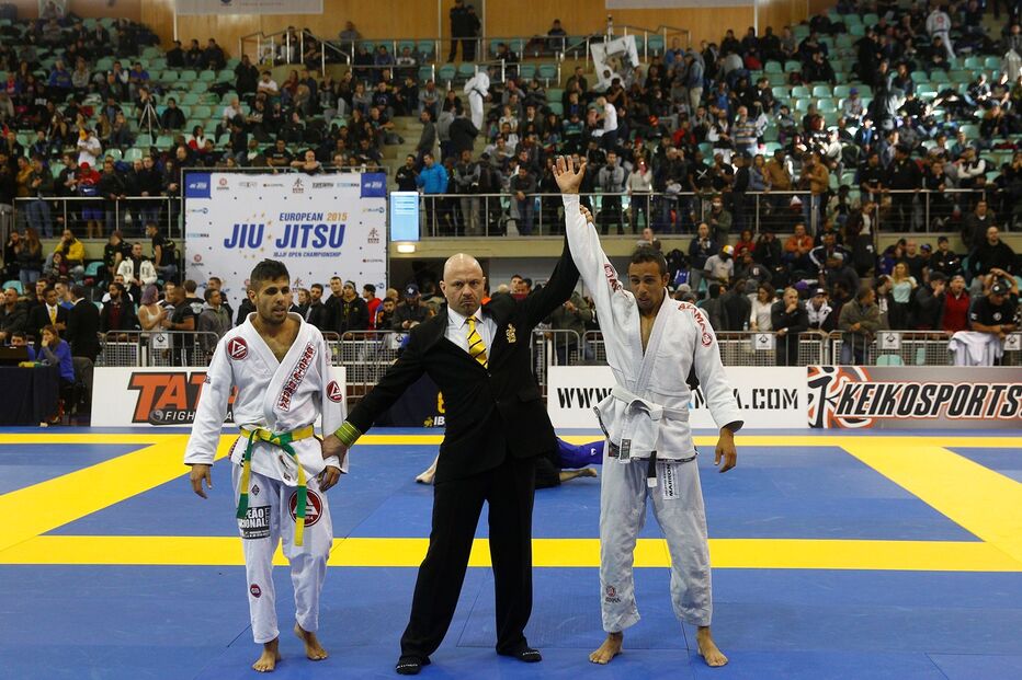 28-01-2015_16_13_18 O árbitro declara o vencedor.jpg