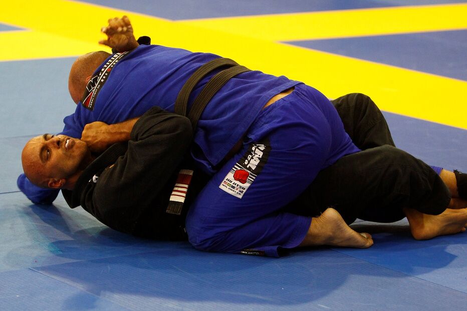 28-01-2015_16_13_43 Tarik Faisal Khalid Al Qassimi (de quimono preto) pertence à família real saudita.jpg