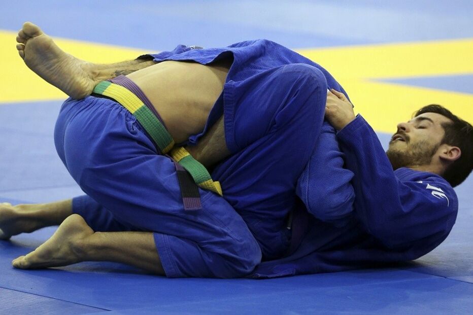 28-01-2015_16_15_26 combate entre dois lutadores durante o 12.º Open Europeu de Jiu-Jitsu - Lusa.jpg