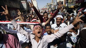 Emirados fecham embaixada no Iémen