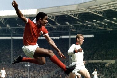 Eusébio, ascende, Panteão