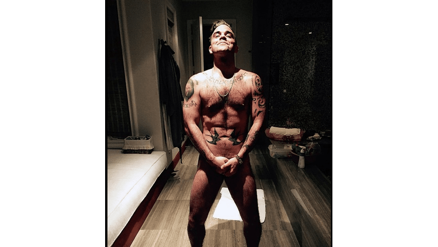 Robbie Williams partilhou nas redes sociais uma foto nu
