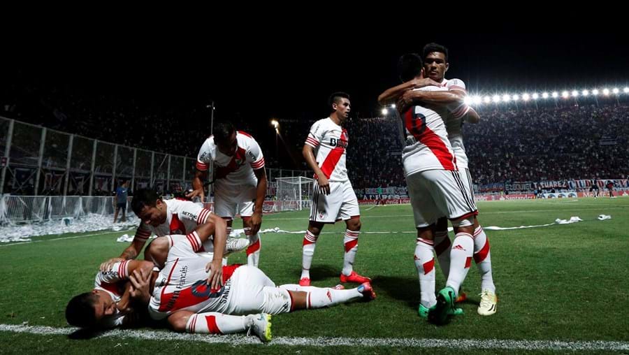 Jogadores do River Plate festejam um golo
