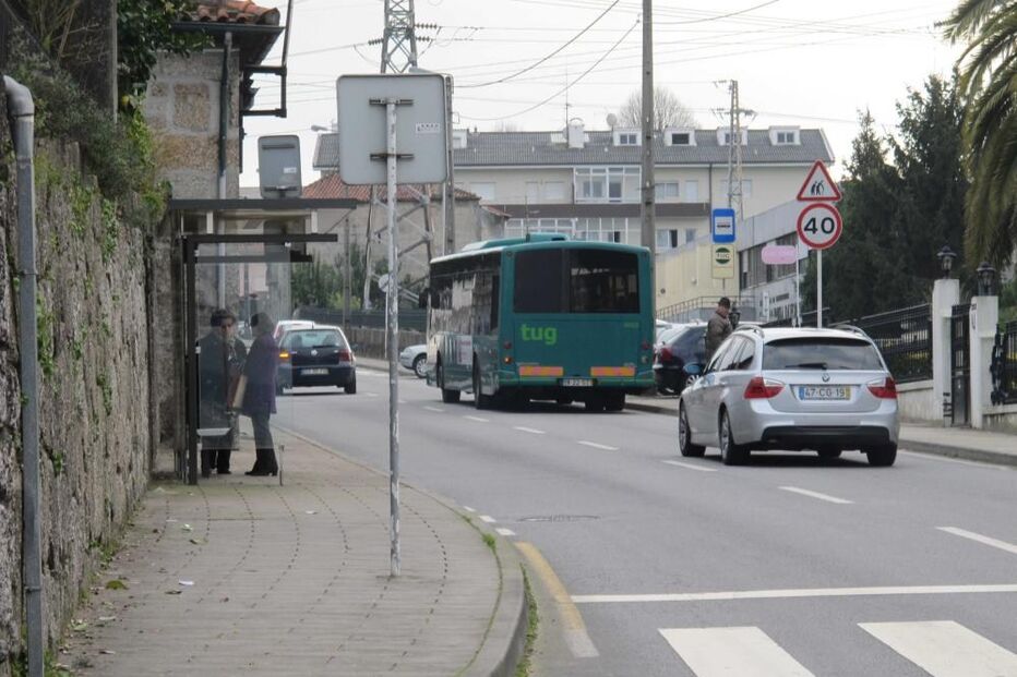 Novas paragens de autocarro não protegem contra a chuva
