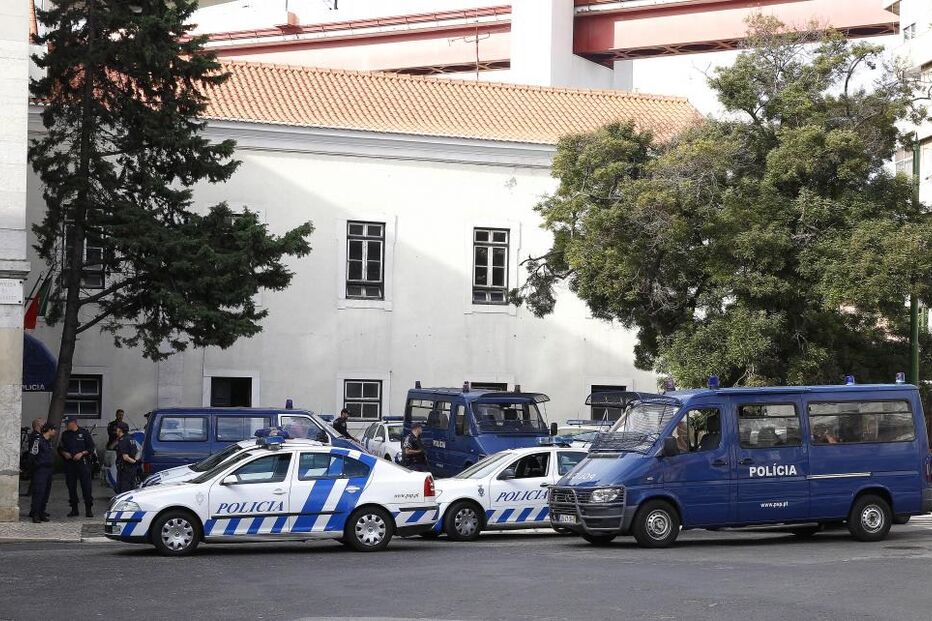11-02-2015_23_57_39 12 mulher policia - PedroCatarino.jpg