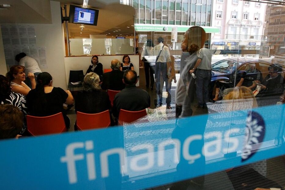 Fisco, investiga, contas, suíça