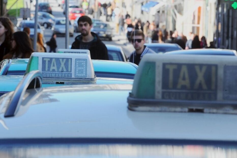 Espancam taxista idoso em assalto