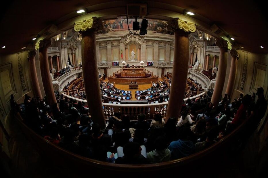parlamento, corrupção, partidos